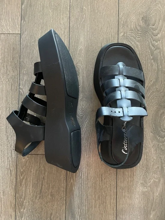 Sandals - Picture 6 of 7